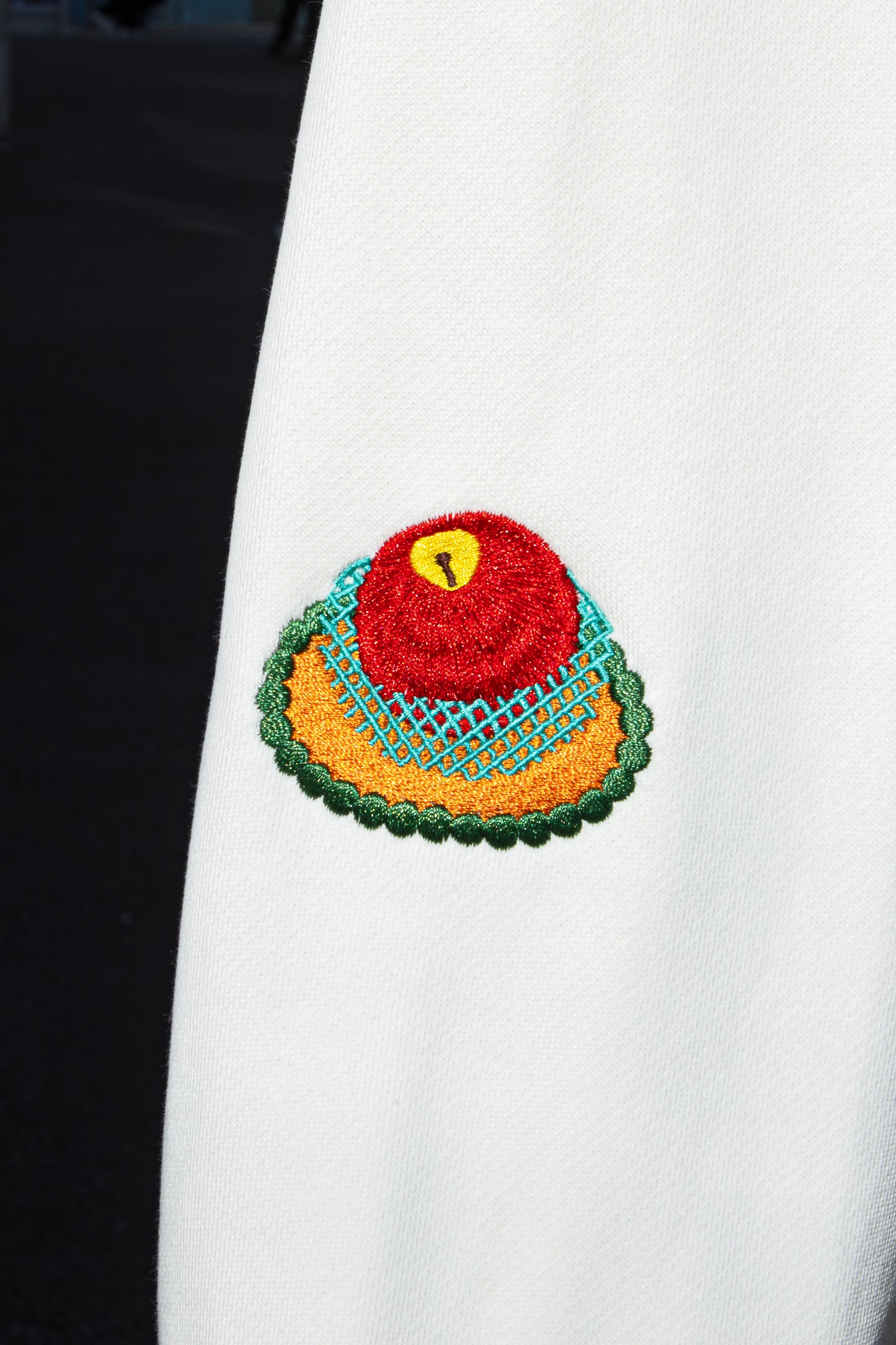 【村上正太郎】Half-zip sweatshirt with embroidery